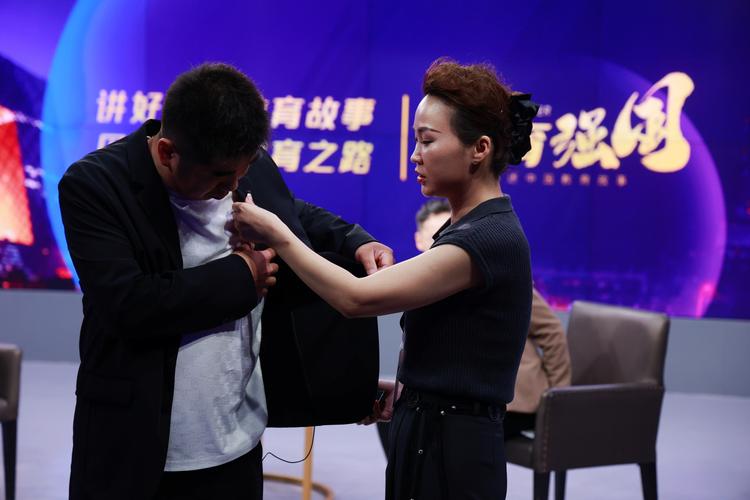 焦厦 以光影为笔，书写教育兴国与榜样力量